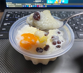 ダメな例:パソコンの上にシロクマ