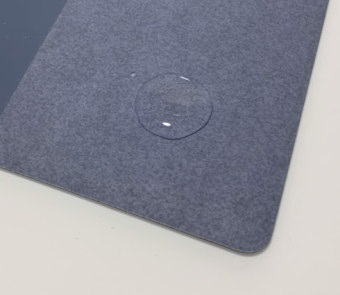 Alcantara(アルカンターラ)に水をこぼしてみた