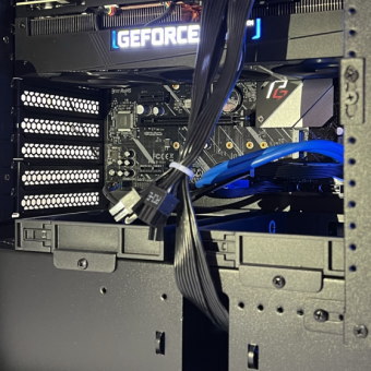 GALLERIA ZA9R-R38(5900X搭載)ビデオカード下部