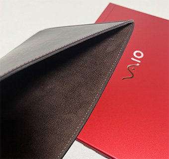 VAIO SX12 専用レザーカバー(バズハウスデザイン)中の様子