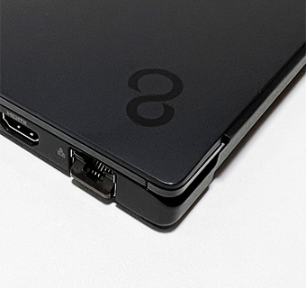 LIFEBOOK UH(WU-X/H1)ロゴのアップ