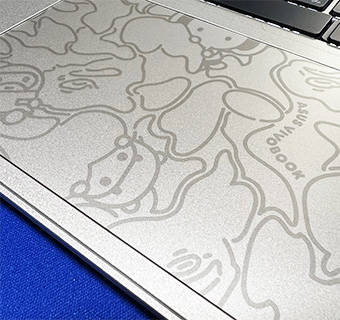 ASUS Vivobook S 15 OLED BAPE Edition タッチパッドの絵柄