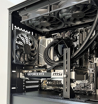 NEXTGEAR JG-A7G6T(GeForce RTX 5060Ti モデル)CPUと天井ファン周辺