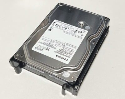 3.5インチマウンタにHDDを装着